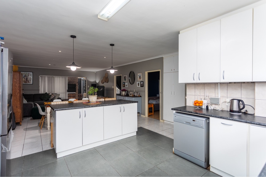 3 Bedroom Property for Sale in Amandelsig Western Cape